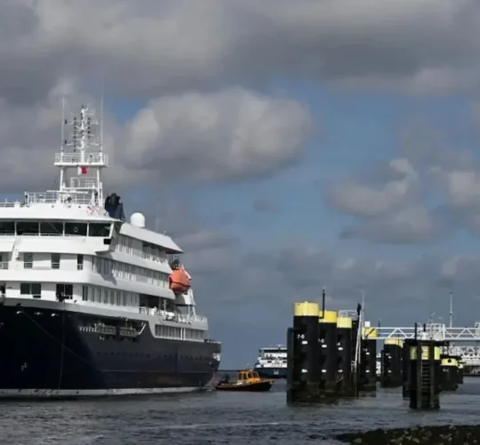 La OMS detalló que el brote de hantavirus surgido en un crucero de expedición dejó 13 casos y tres muertes