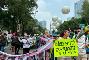 Realizaron un acto ecuménico y una cascarita de futbol como parte de la jornada de protesta para exigir a las autoridades la búsqueda de sus seres queridos.