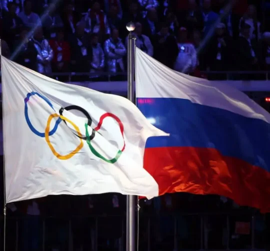 Esta reintegración, recomendada ahora a las federaciones internacionales en sus respectivos deportes, va acompañada de exigencias particulares en el seguimiento antidopaje