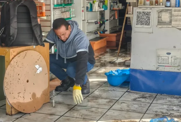 Tras limpiar sus negocios y mientras evaluaban las afectaciones ocasionadas por la tormenta, los comerciantes pidieron acciones para evitar nuevas inundaciones.