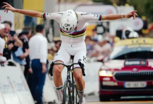 Pogačar llega a la meta de la mítica subida al Tourmalet