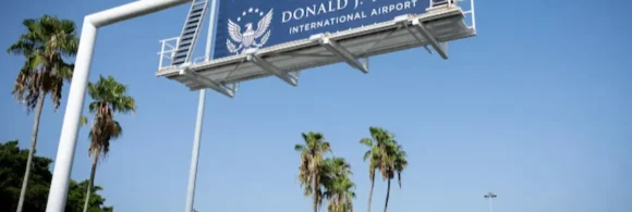El Aeropuerto Internacional de Palm Beach, en el sur de Florida, cambió este jueves de forma oficial su nombre por el del presidente estadounidense, Donald Trump