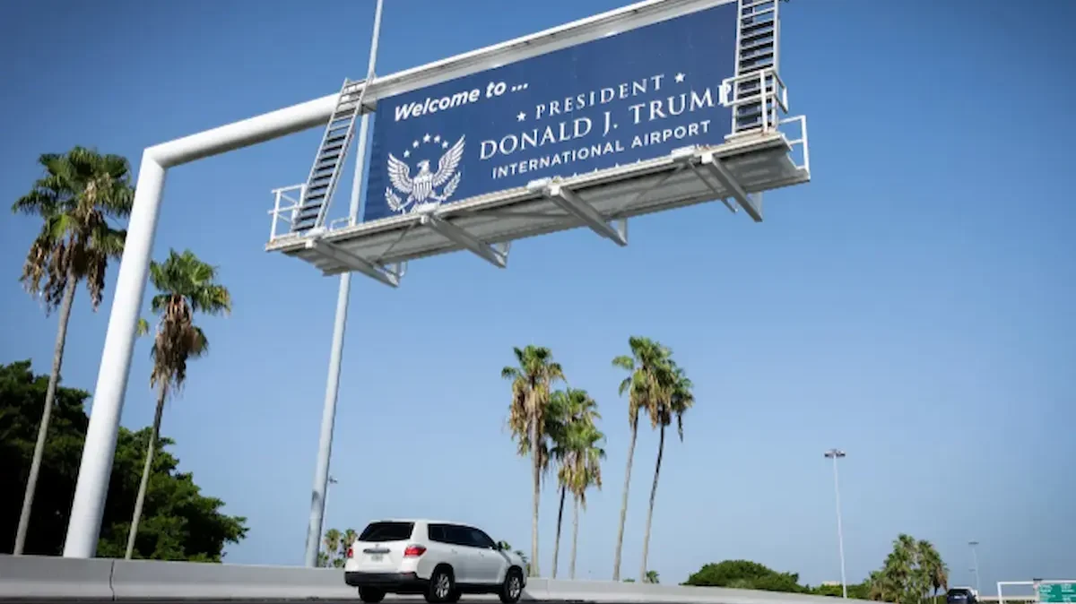 El Aeropuerto Internacional de Palm Beach, en el sur de Florida, cambió este jueves de forma oficial su nombre por el del presidente estadounidense, Donald Trump