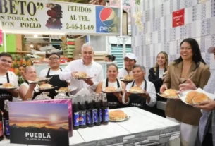 El puesto de 'Semitas Beto' recibe su placa Michelin 2026
