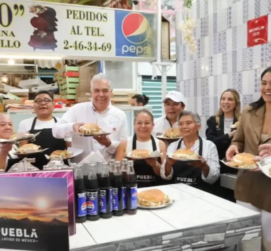 El puesto de 'Semitas Beto' recibe su placa Michelin 2026