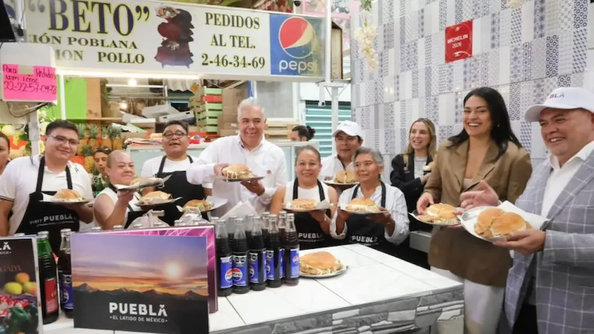 El puesto de 'Semitas Beto' recibe su placa Michelin 2026