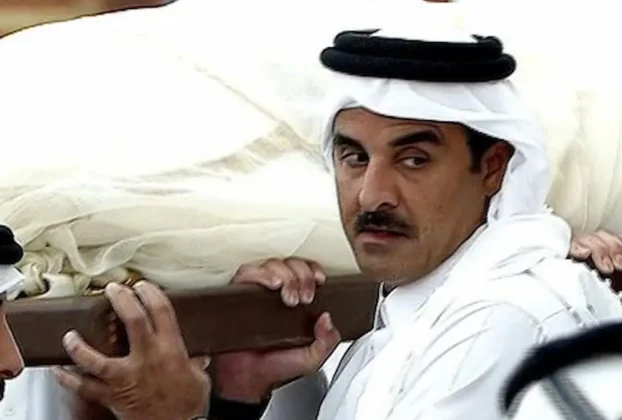 El Shaikh Tamim bin Hamad Al Thani durante el funeral del Amir Shaikh Hamad bin Khalifa Al Thani