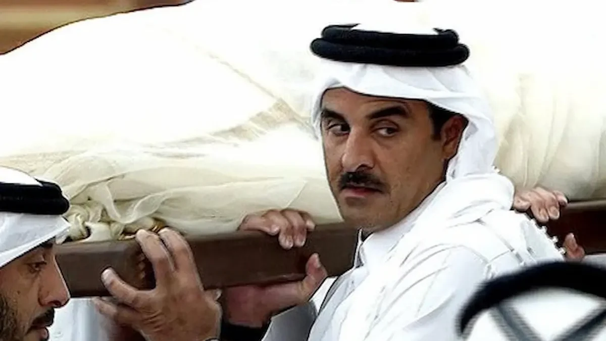 El Shaikh Tamim bin Hamad Al Thani durante el funeral del Amir Shaikh Hamad bin Khalifa Al Thani