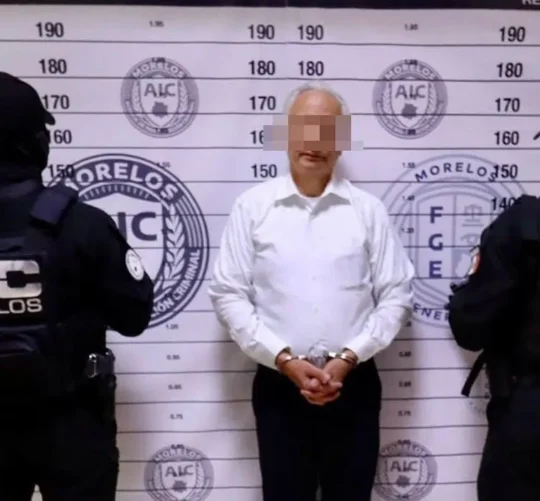 Víctor N., ex director de Petróleos Mexicanos fue presentado ante las autoridades