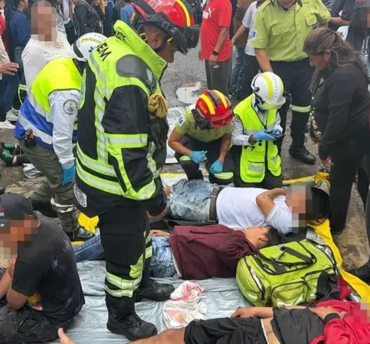 Siete personas resultaron heridas en Santiago Tlacotepec, Toluca, por la caída de un rayo