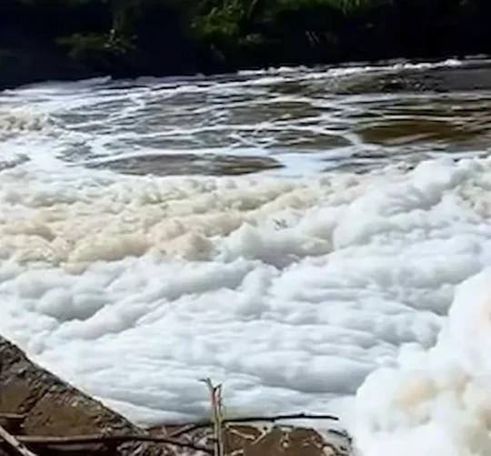 Espuma tóxica en el Río Atoyac