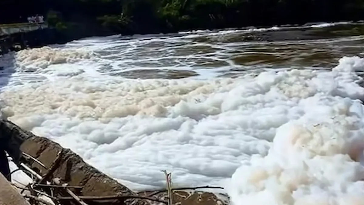 Espuma tóxica en el Río Atoyac