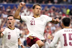 Mikel Oyarzabalc celebra su gol ante Francia