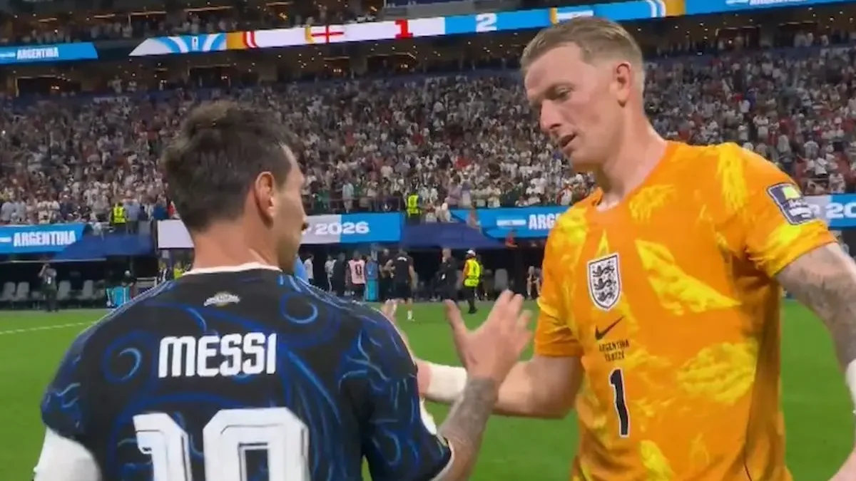 Messi y Pickford se saludan al final del partido