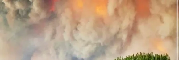 El humo de los incendios forestales que arrasan la provincia canadiense de Ontario