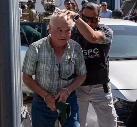 Momento de la detención del exgobernador de Baja California, Ernesto Ruffo