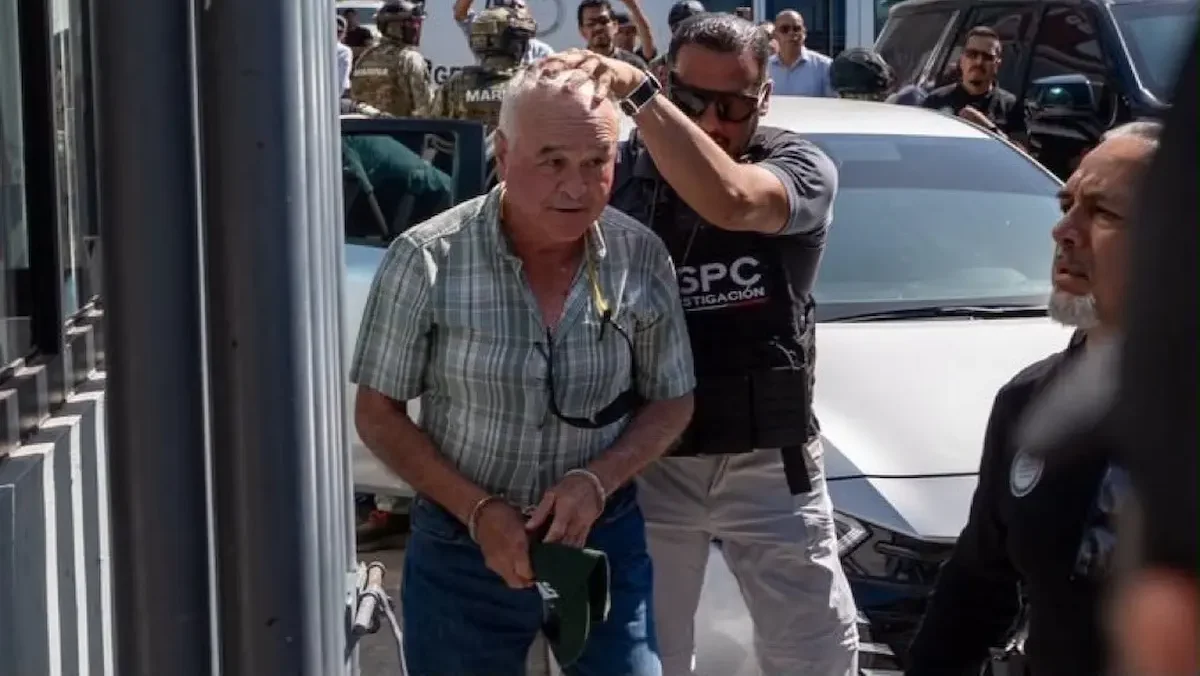 Momento de la detención del exgobernador de Baja California, Ernesto Ruffo