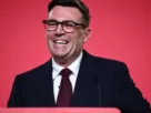 Burnham ante una audiencia de legisladores, activistas del partido y líderes sindicales en su primer discurso como líder.