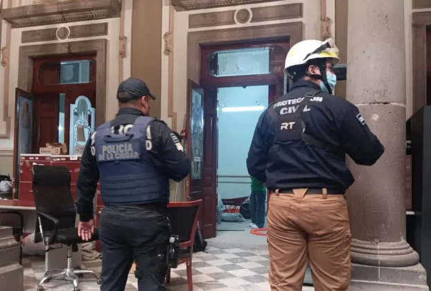 Personal de protección civil hace recorridos en edificios gubernamentales en Puebla