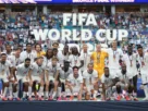 Jugadpres de Inglaterra con sus medallas del tercer lugar