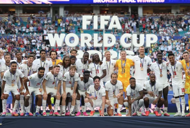 Jugadpres de Inglaterra con sus medallas del tercer lugar