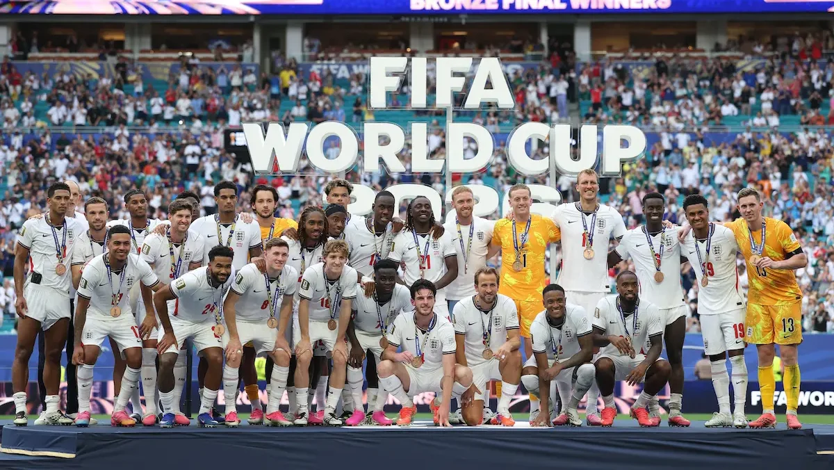 Jugadpres de Inglaterra con sus medallas del tercer lugar