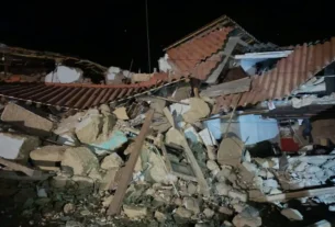 Viviendas caídas en las afueras de Huancayo, a 300 kilómetros de Lima.