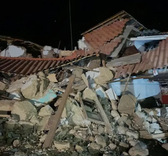 Viviendas caídas en las afueras de Huancayo, a 300 kilómetros de Lima.
