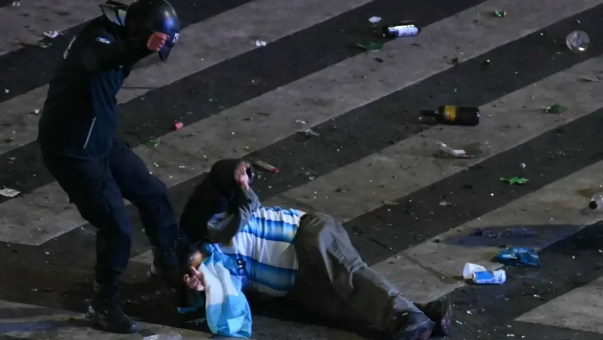 A pesar de la derrota, miles de argentinos salieron a las calles de la capital, Buenos Aires, y de otras ciudades.