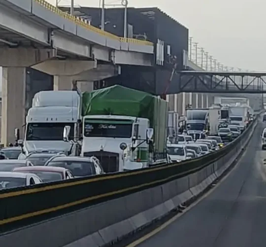 El cierre afectó los dos sentidos de la autopista
