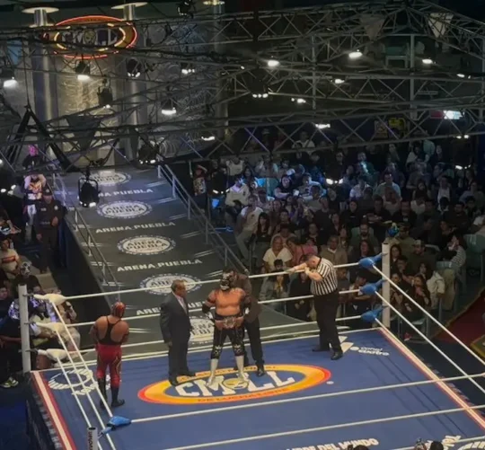 Arena Puebla celebra 73 años de historia; develan placa y vibran con función de aniversario