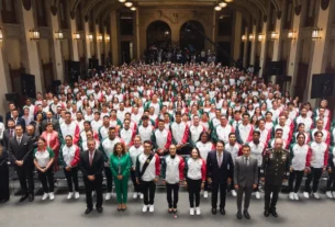 La Presidenta de México, Claudia Sheinbaum, encabezó el abanderamiento y toma de protesta a la Delegación Mexicana que participará en los XXV Juegos Centroamericanos y del Caribe Santo Domingo 2026
