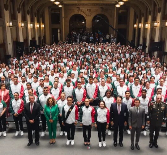 La Presidenta de México, Claudia Sheinbaum, encabezó el abanderamiento y toma de protesta a la Delegación Mexicana que participará en los XXV Juegos Centroamericanos y del Caribe Santo Domingo 2026