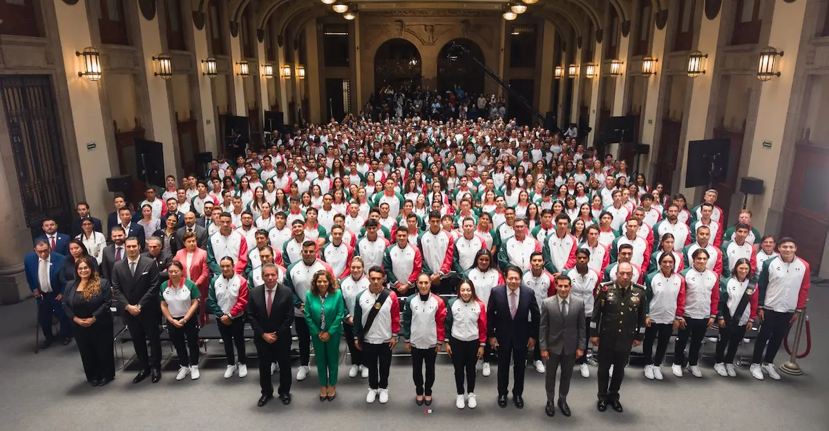 La Presidenta de México, Claudia Sheinbaum, encabezó el abanderamiento y toma de protesta a la Delegación Mexicana que participará en los XXV Juegos Centroamericanos y del Caribe Santo Domingo 2026