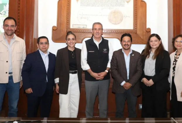 Alcalde de Puebla, Pepe Chedraui junto directivos de Grupo Bimbo.