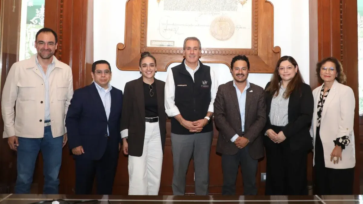 Alcalde de Puebla, Pepe Chedraui junto directivos de Grupo Bimbo.