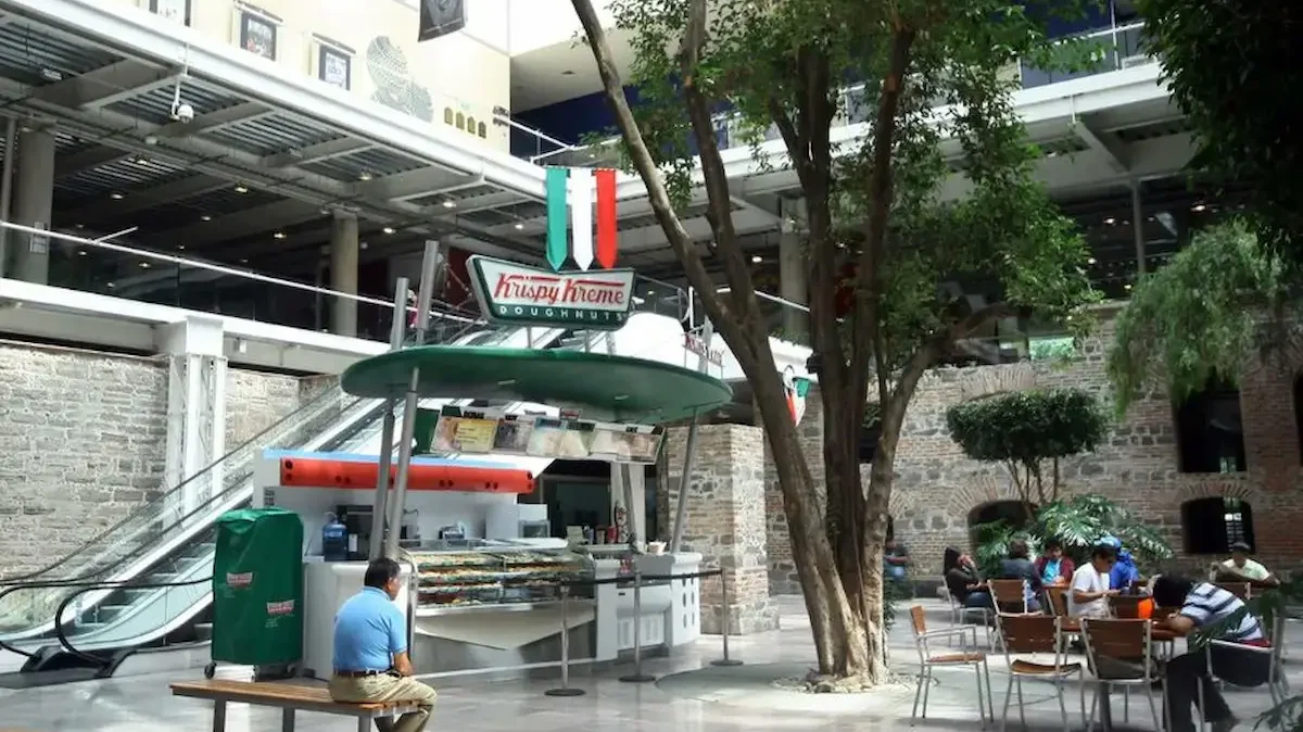 Interior del centro comercial Paseo de San Francisco