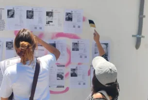 Colectivo pega fichas de búsqueda en la FGE y acusa falta de resultados en casos de desaparición