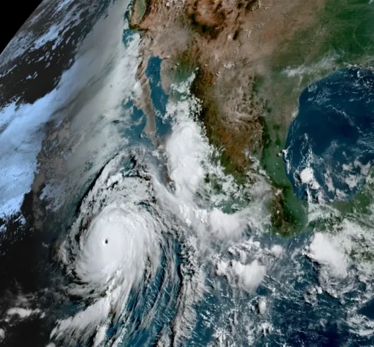 Imagen satelital del huracán Genevieve cerca del territorio nacional