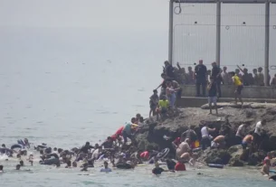 iles de personas han intentado acceder a Ceuta por tierra y nadando