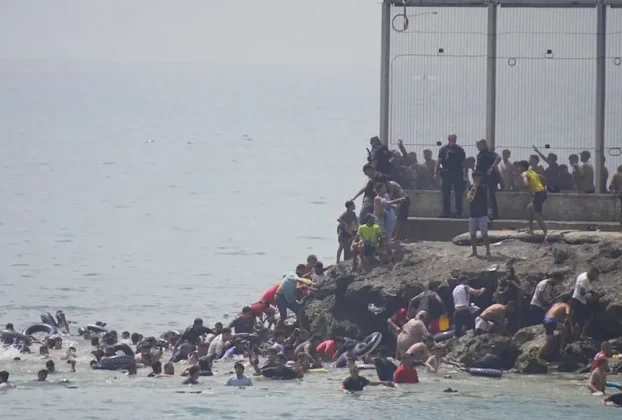 iles de personas han intentado acceder a Ceuta por tierra y nadando