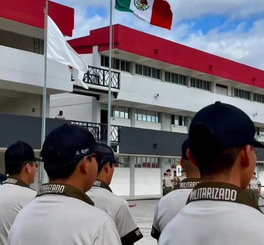Estudiantes de escuelas militarizadas en México