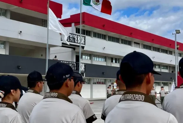 Estudiantes de escuelas militarizadas en México