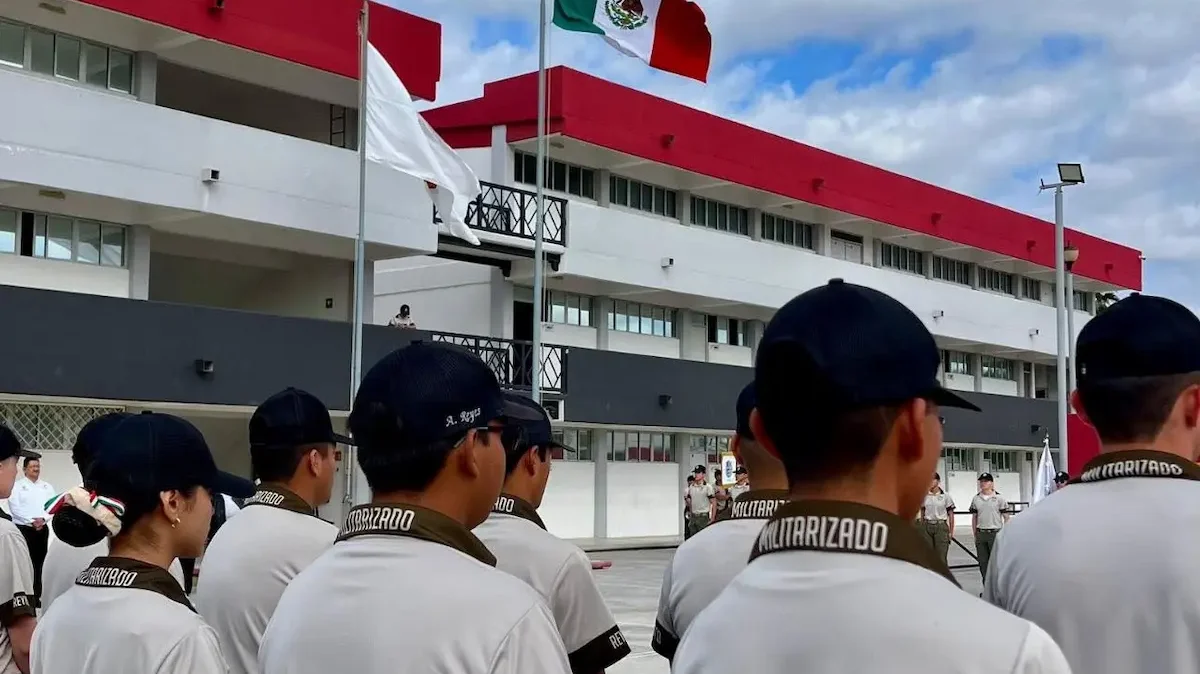 Estudiantes de escuelas militarizadas en México