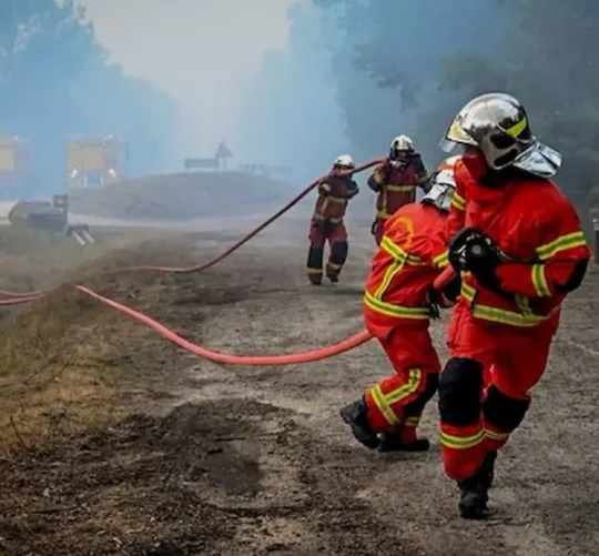En Portugal, los bomberos luchan seis incendios forestales