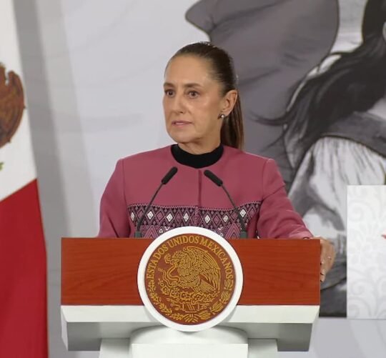 La Presidenta Claudia Sheinbaum durante su conferencia matutina desde Salón Guillermo Prieto en Palacio Nacional.