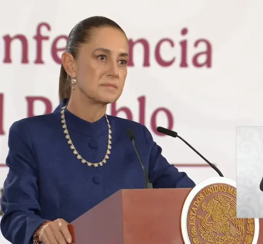 Sheinbaum fijó su postura frente a las recientes denuncias por violencia contra mujeres que involucran a dos figuras de la 4T: Víctor Rodríguez Padilla y Gerardo Fernández Noroña, aclarando las diferencias legales y políticas de cada situación.