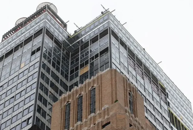 Los efectivos respondieron a llamadas de emergencia porque caían ladrillos del edificio a las 8 de la mañana, comprobaron que estaba "inestable" y comenzaron las evacuaciones.