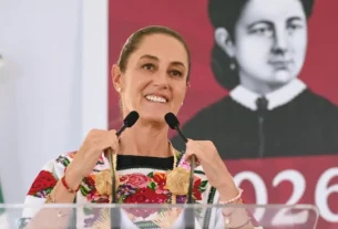 Sheinbaum recordó que la primera transformación de México fue la Independencia y afirmó que desde ese momento el país ha defendido principios que permanecen vigentes.