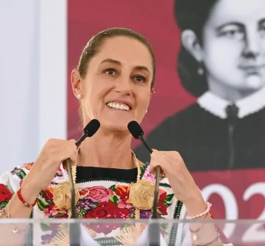 Sheinbaum recordó que la primera transformación de México fue la Independencia y afirmó que desde ese momento el país ha defendido principios que permanecen vigentes.